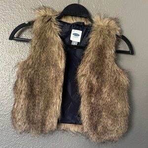 Old Navy girls Faux Fur Vest medium